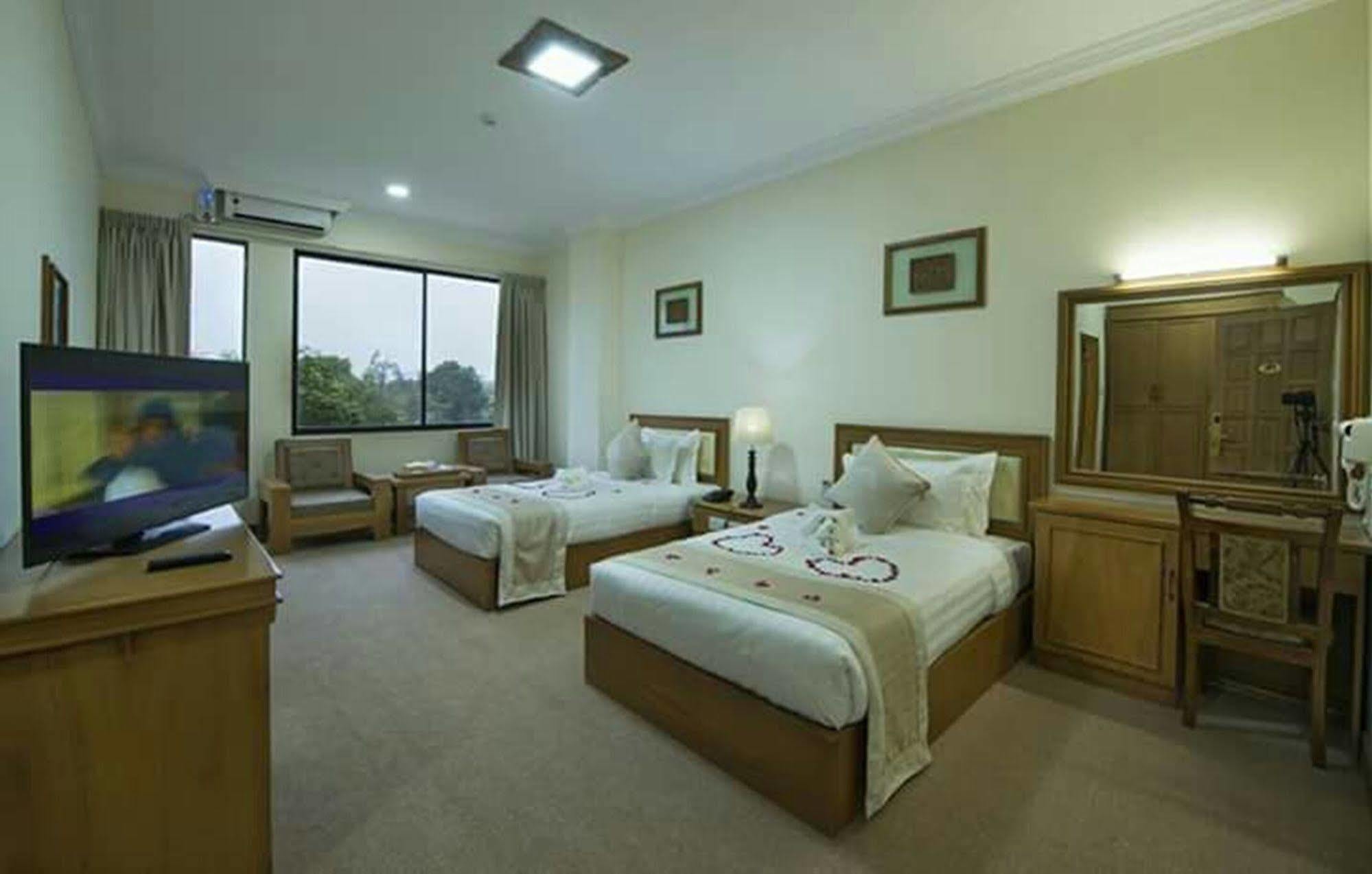 Hotel Shwe Nann Htike Пин О Луин Екстериор снимка