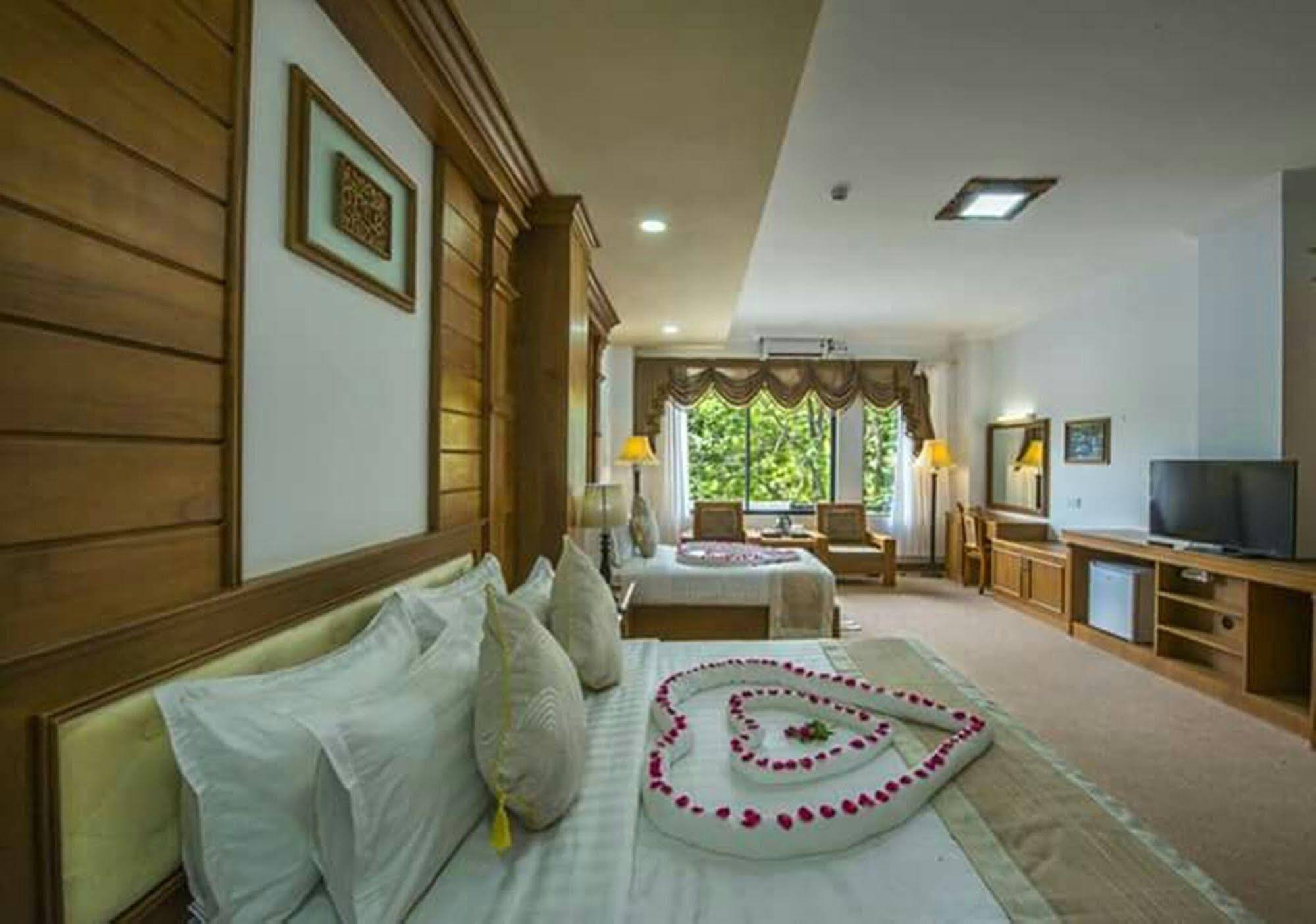 Hotel Shwe Nann Htike Пин О Луин Екстериор снимка