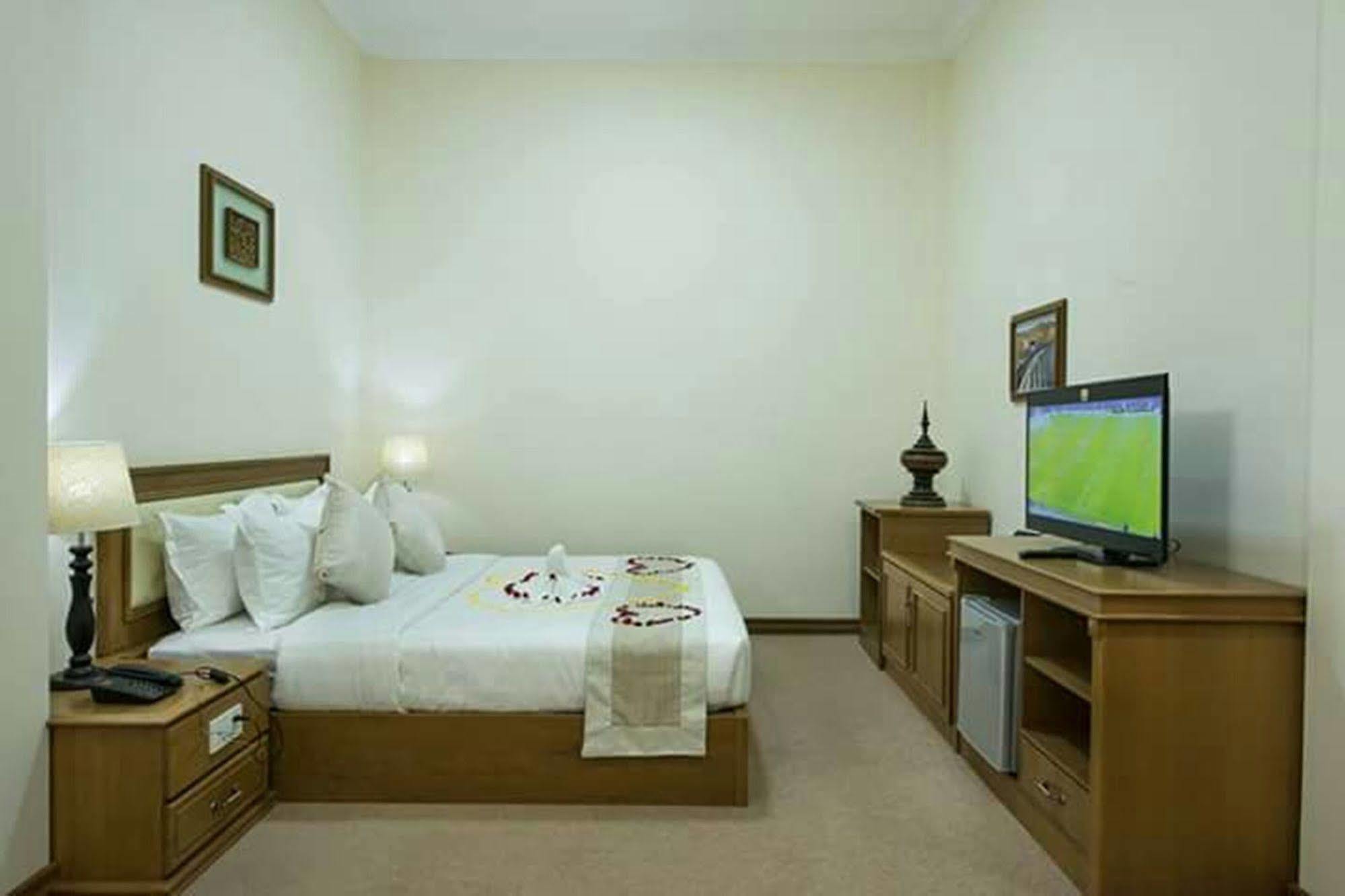 Hotel Shwe Nann Htike Пин О Луин Екстериор снимка