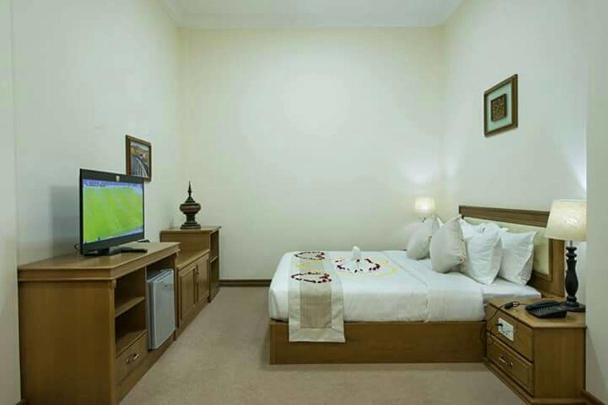 Hotel Shwe Nann Htike Пин О Луин Екстериор снимка