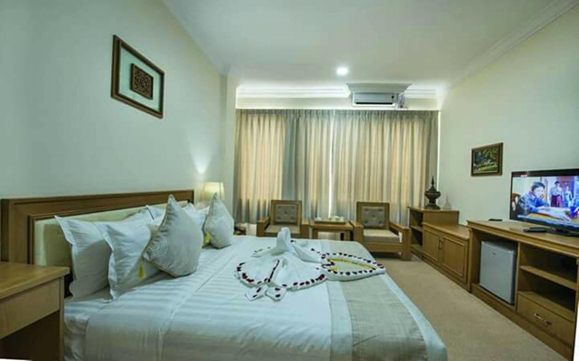 Hotel Shwe Nann Htike Пин О Луин Екстериор снимка